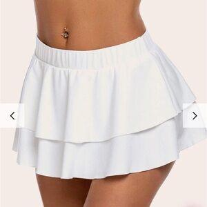 Chic White Ruffled Mini Skirt